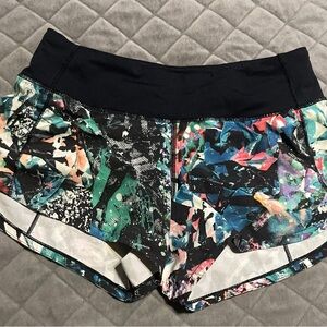 Lululemon Speed Up Shorts Size 2 - inseam 2.5 inch
